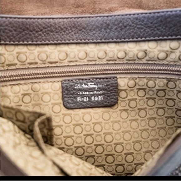 Salvatore Ferragamo brown leather shoulder bag - Picture 4 of 6